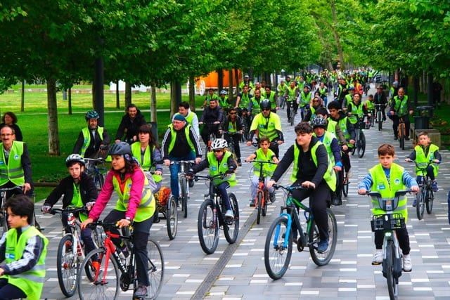 Trafik Haftası’nda Demokrasi Meydanı’ndan Millet Bahçesi’ne pedal çevirdiler