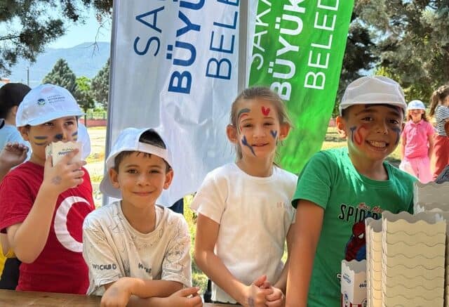 Tebessüm ekibi miniklere neşe götürdü