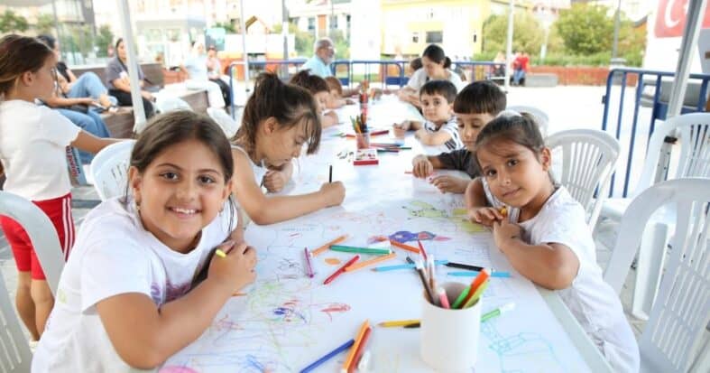 Sanat Küçükçekmece'nin sokaklarına taşındı