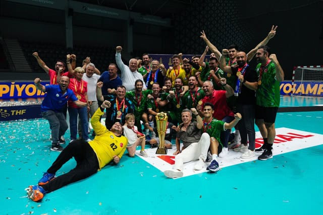 Hentbol Süper Kupa 2025 finalinde şampiyon Nilüfer Belediyespor