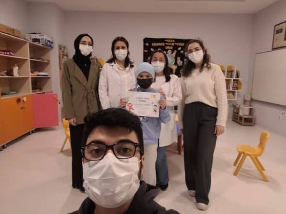 SAÜ Gönüllüleri onkoloji servisinde çocuklara umut oluyor