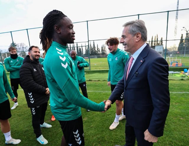 Sakaryaspor'a Hatayspor maçı öncesi moral desteği Rüstemler Tesisleri'nde verildi