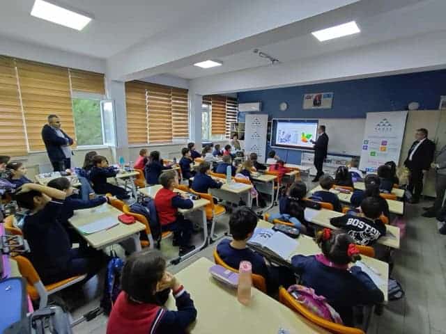 Eğitimli personelimiz basın ve medya uzmanlarıyla etkinlikleri yönetiyor.