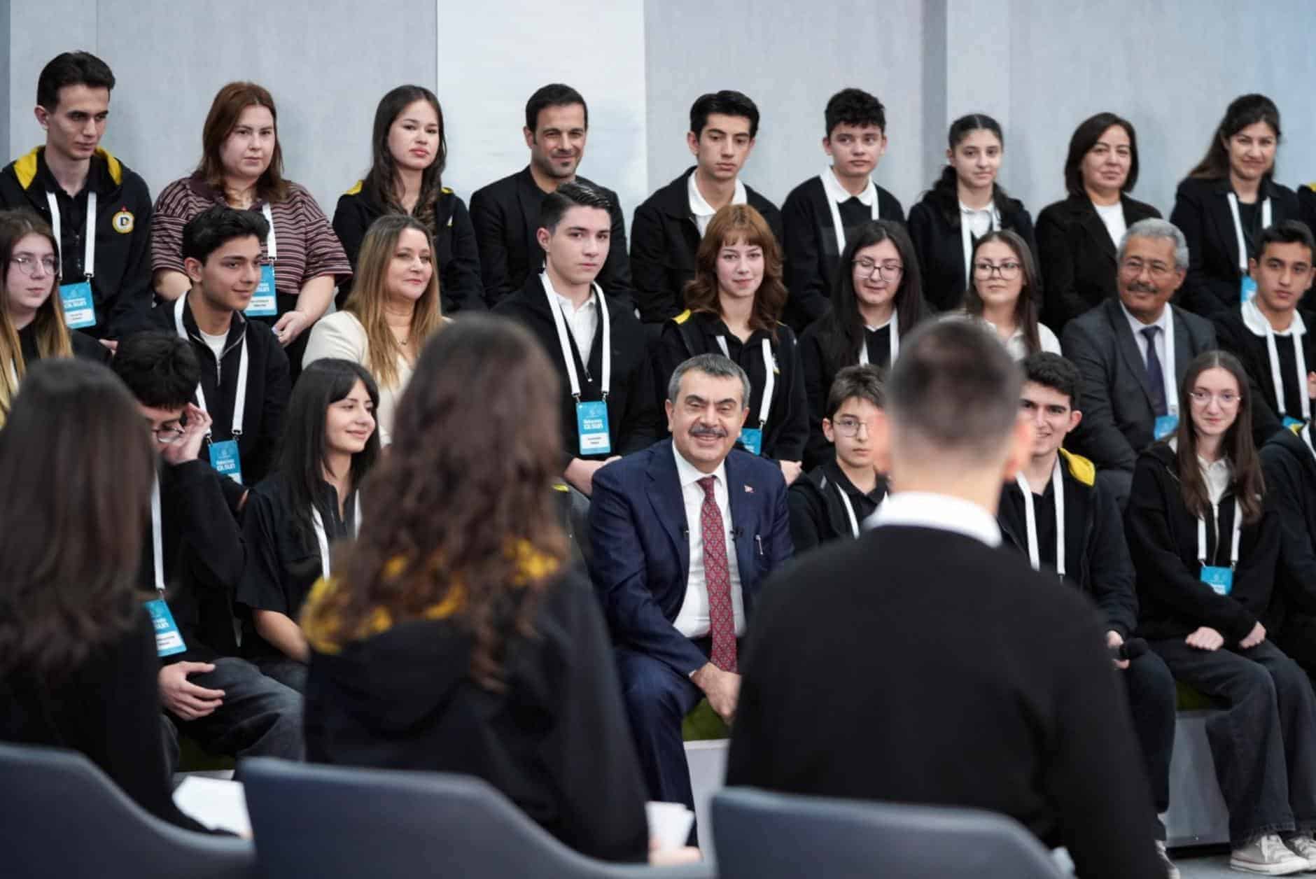 Bakan Yusuf Tekin, Öğrencilerin Hazırladığı 'Haberimiz Olsun' Bülteninde Soruları Yanıtladı