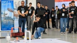 Bursa Erkek Lisesi &Ouml;ğrencileri Uluslararası Robotik Yarışmasında D&uuml;nya İkincisi Oldu