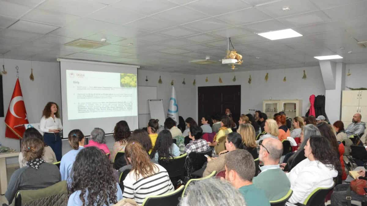 Balıkesir'de Tıbbi ve Aromatik Bitkiler Yetiştiriciliği Kursunda Uygulamalı ve Teorik Eğitimler Tamamlandı