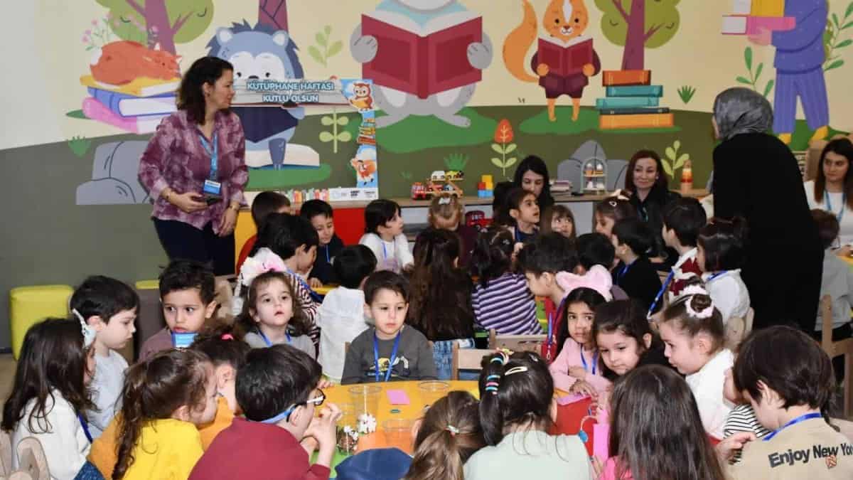 Balıkesir'de Kütüphane Haftası Etkinlikleri Çocuklardan Yetişkinlere İlgiyle Karşılandı